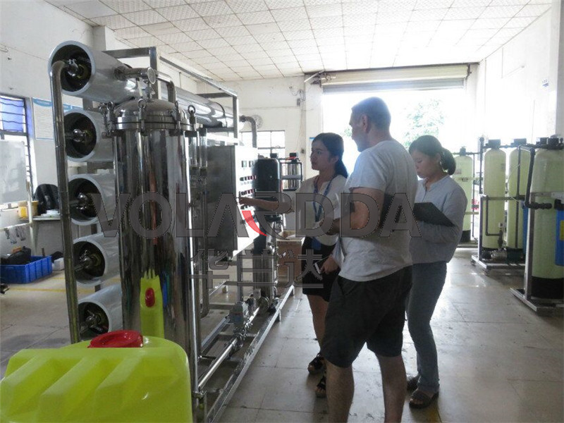 國(guó)外客戶(hù)參觀工廠現(xiàn)場(chǎng)訂購(gòu)設(shè)備